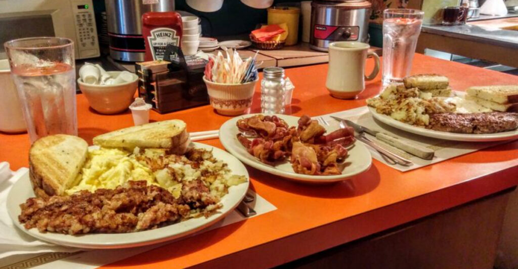 12 Ohio Diners Where Locals Always Order the Same Iconic Dish