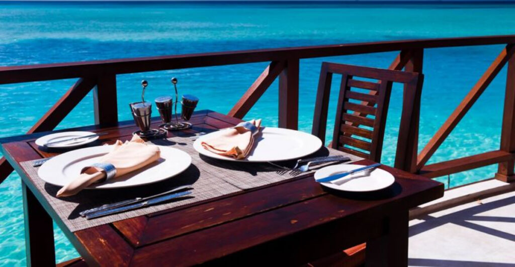 13 Outdoor Restaurants in Stuart, Florida You’ll Want to Dine at All Year Long