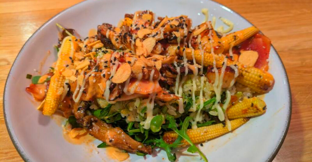 13 US Diners Serving Comfort Food Plates Bigger Than the Table
