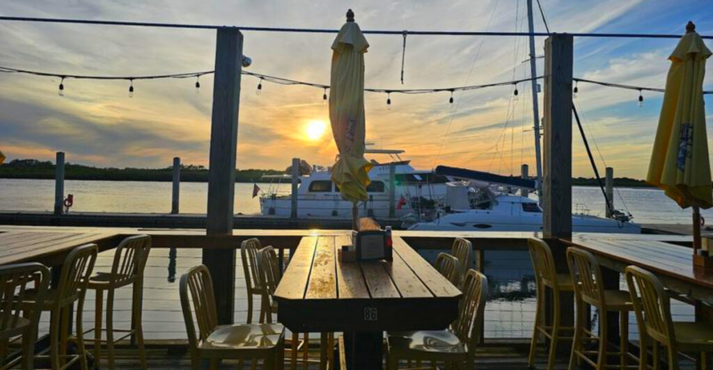 14 Florida Seafood Spots That Never Advertise, Yet Always Have A Crowd