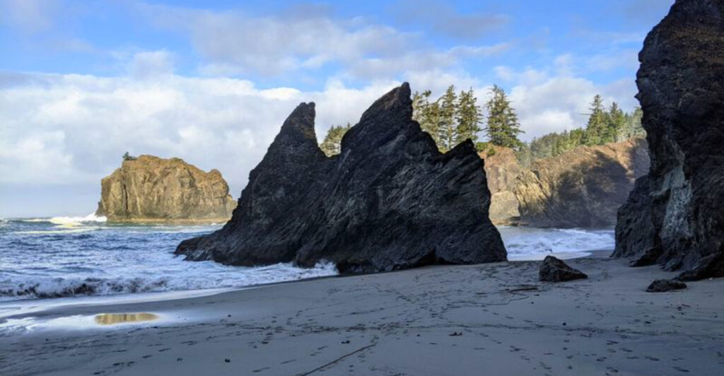 14 Trails That Prove Oregon Is Unfairly Beautiful Even in Winter