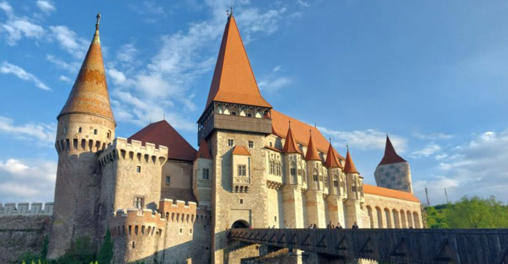 15 Castles That Combine Beauty, Power, and History