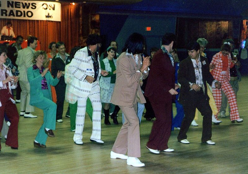 Leisure suits in shiny polyester
