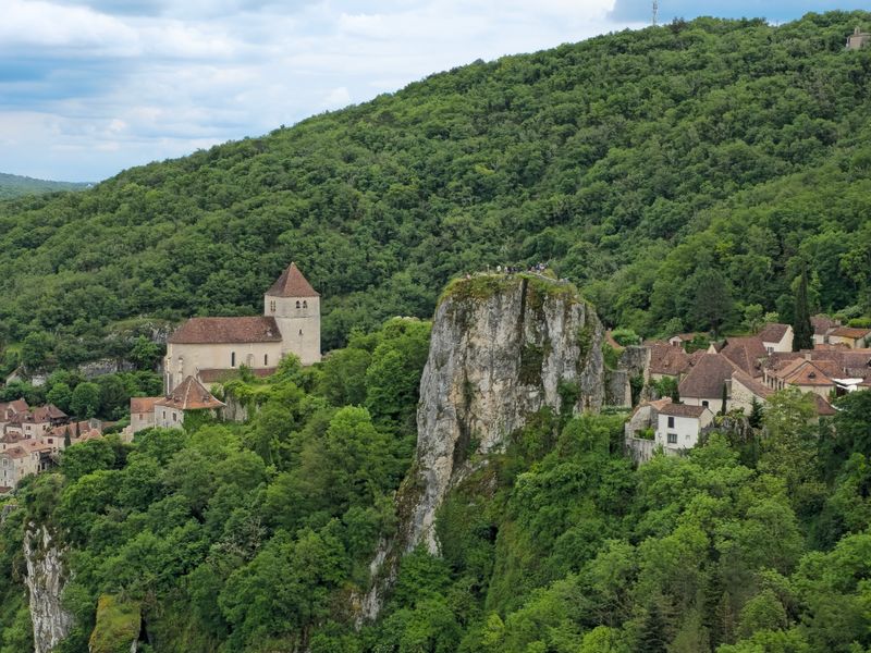 Saint-Cirq-Lapopie — Cliffside Medieval Marvel, Occitanie