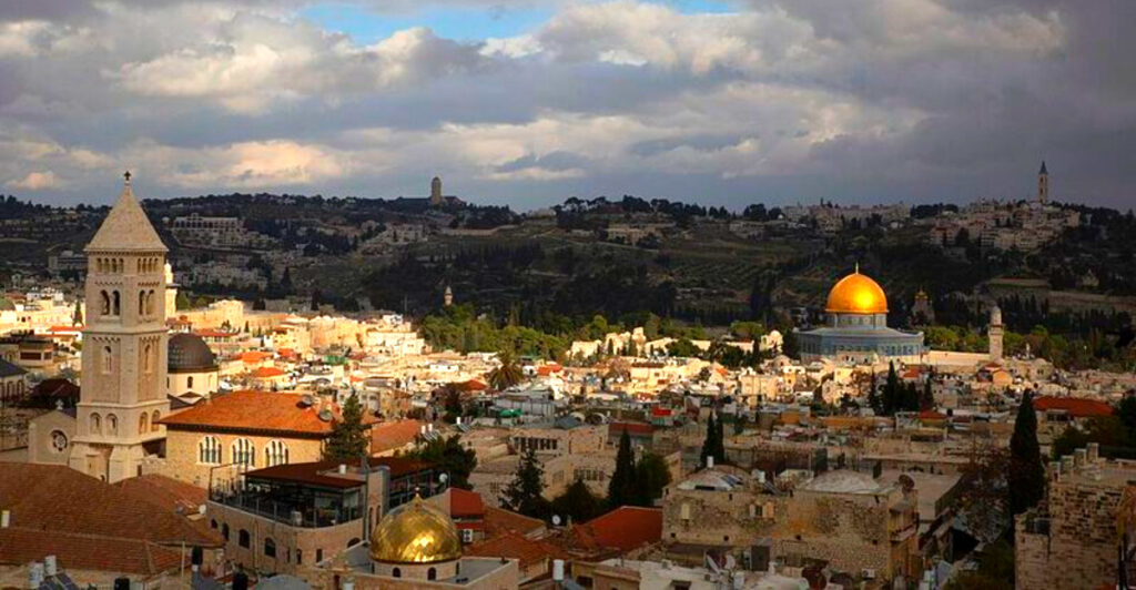 15 Places That Were Once the Center of the Map
