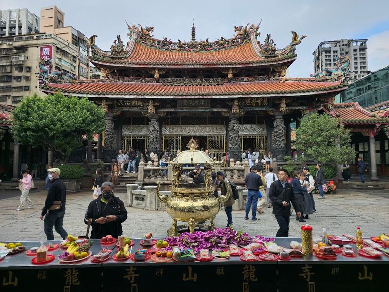 Longshan Temple — Taipei