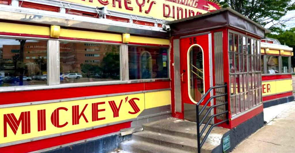 17 Old Highway Diners That Are Somehow Still Packed
