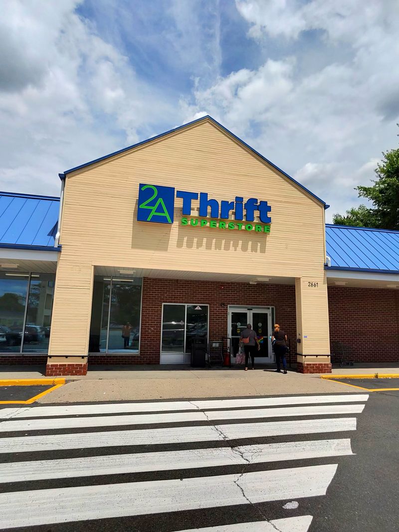 2nd Ave Thrift Superstore - Union: Cart-filling bargains off Morris Ave