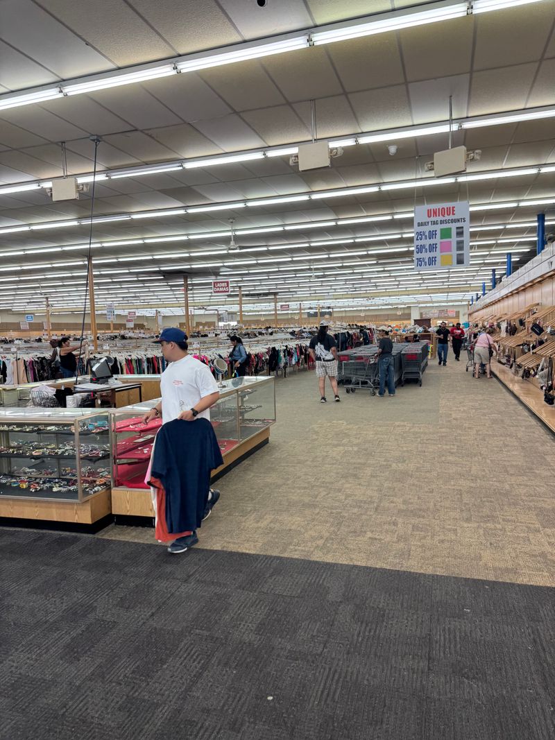 MyUnique Thrift - Union (US-22): Mega selection under one roof