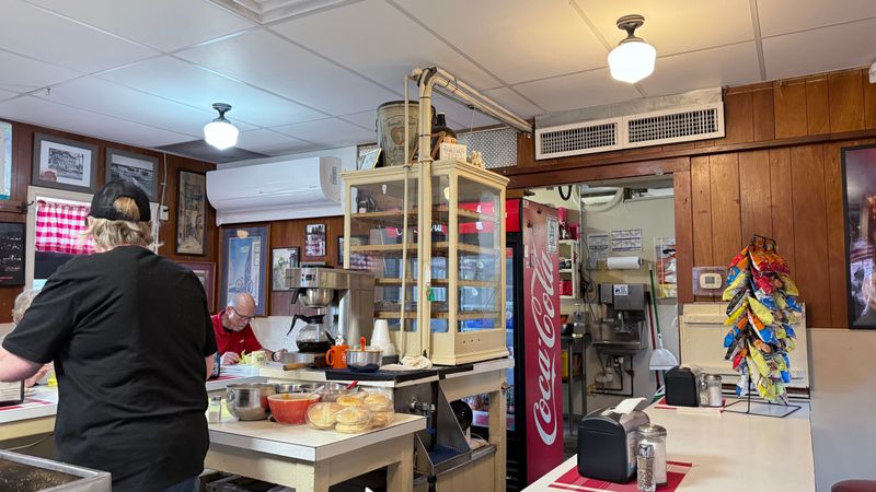 Tiny Room, Big Community