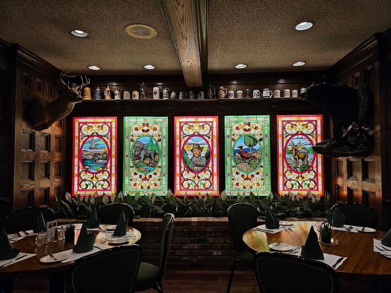 Old-World Decor That Sets the Mood Immediately