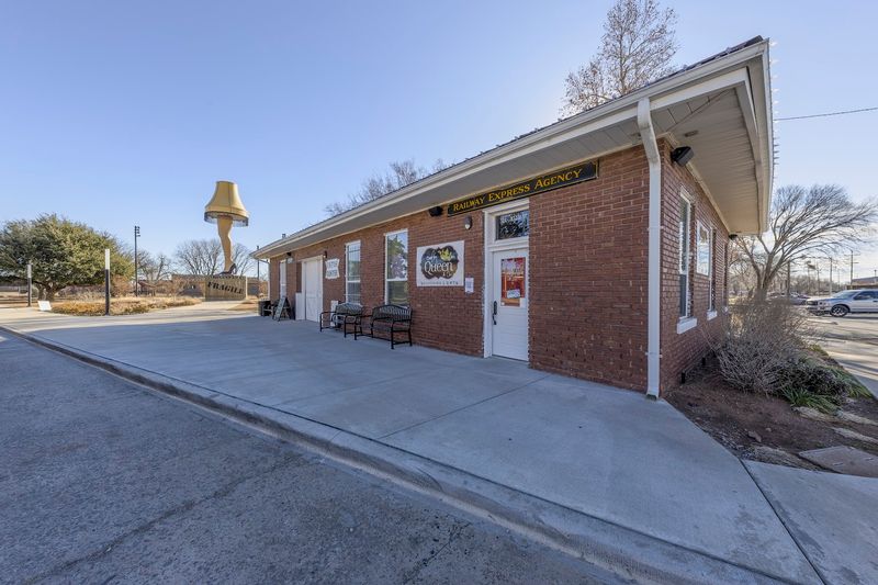 The Gift Shop Next Door: Crafty Queen