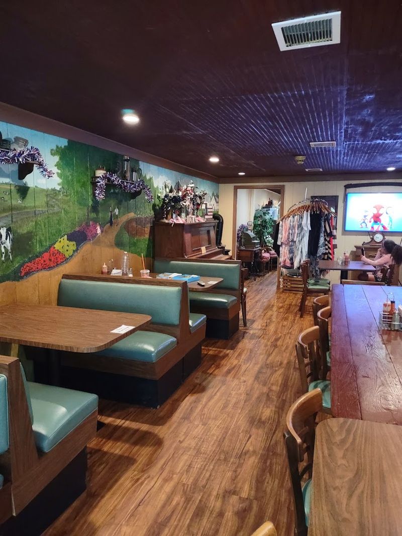 The Atmosphere That Keeps People Coming Back