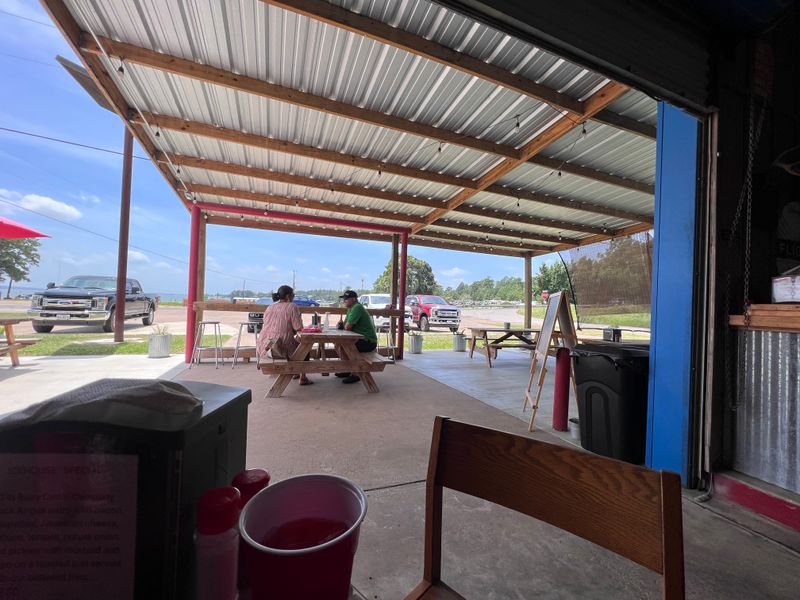 Casual Atmosphere Without the Chaos