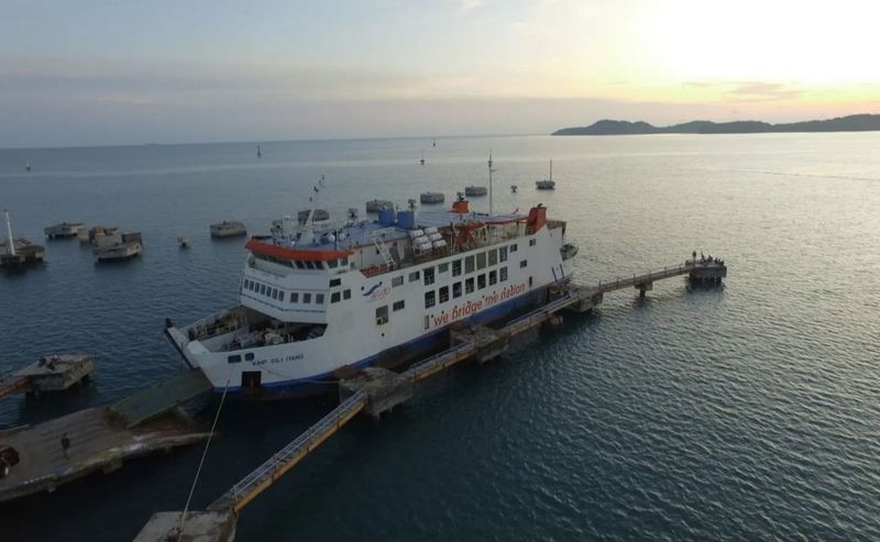 Men Leave for Paychecks, Not Police Orders