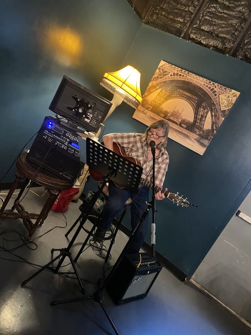 Live Music That Keeps the Energy High