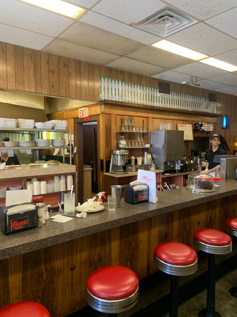 Old-school atmosphere that sticks