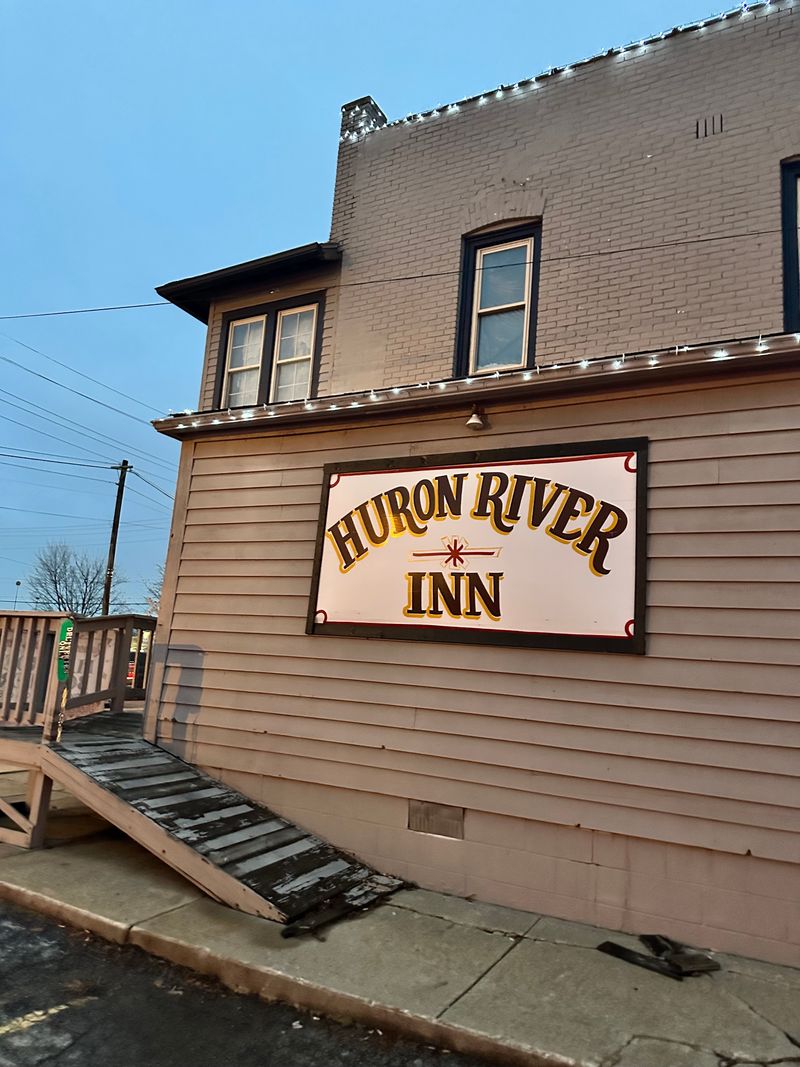 Huron River Inn BAR-b-q, Rockwood