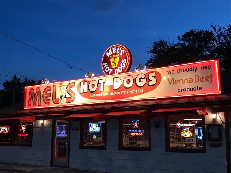 Mel's Hot Dogs – Tampa