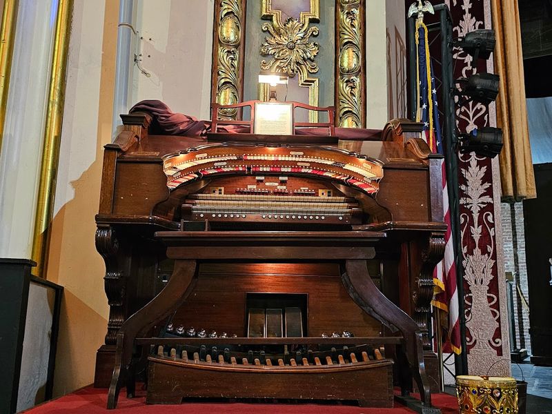 The Mighty Wurlitzer Organ