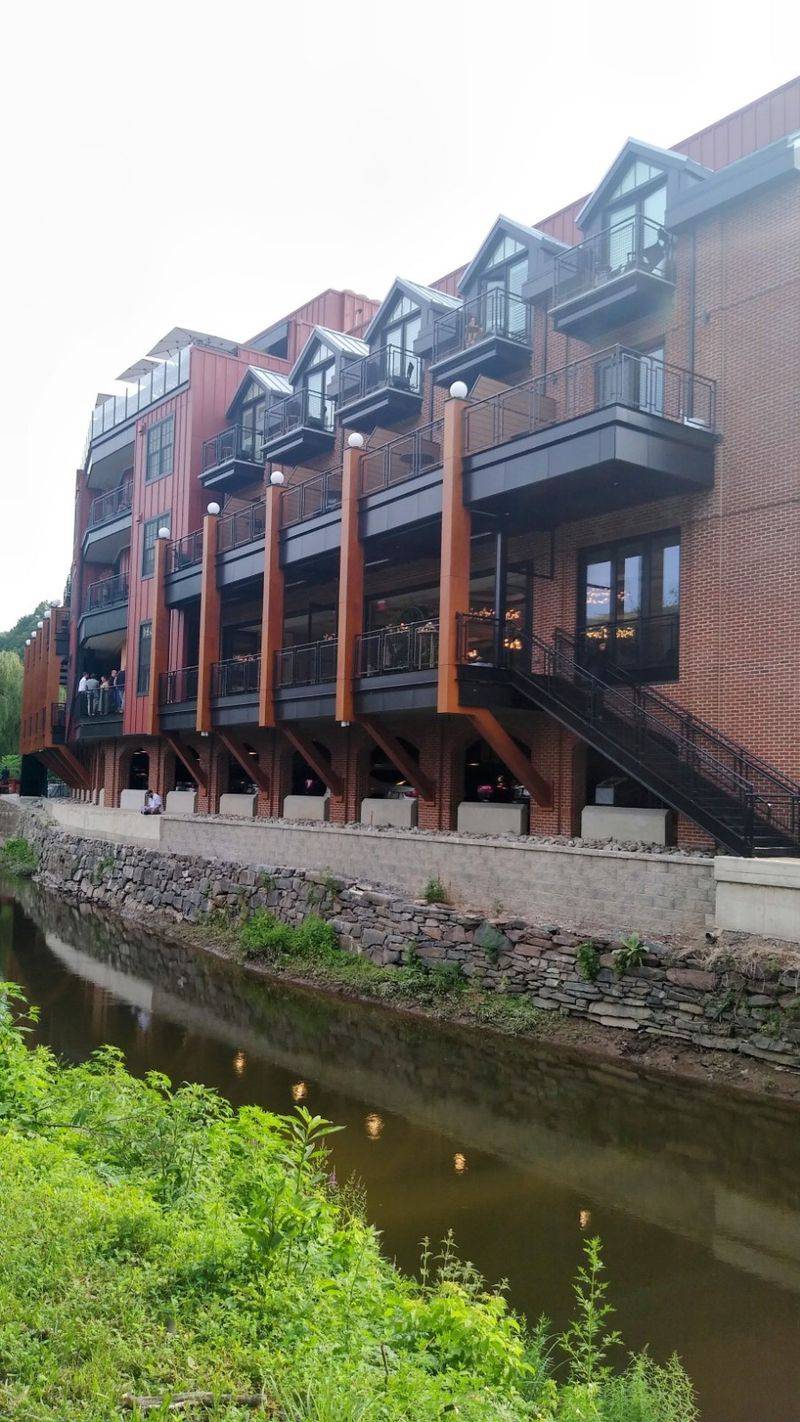 Riverside Dining Experiences