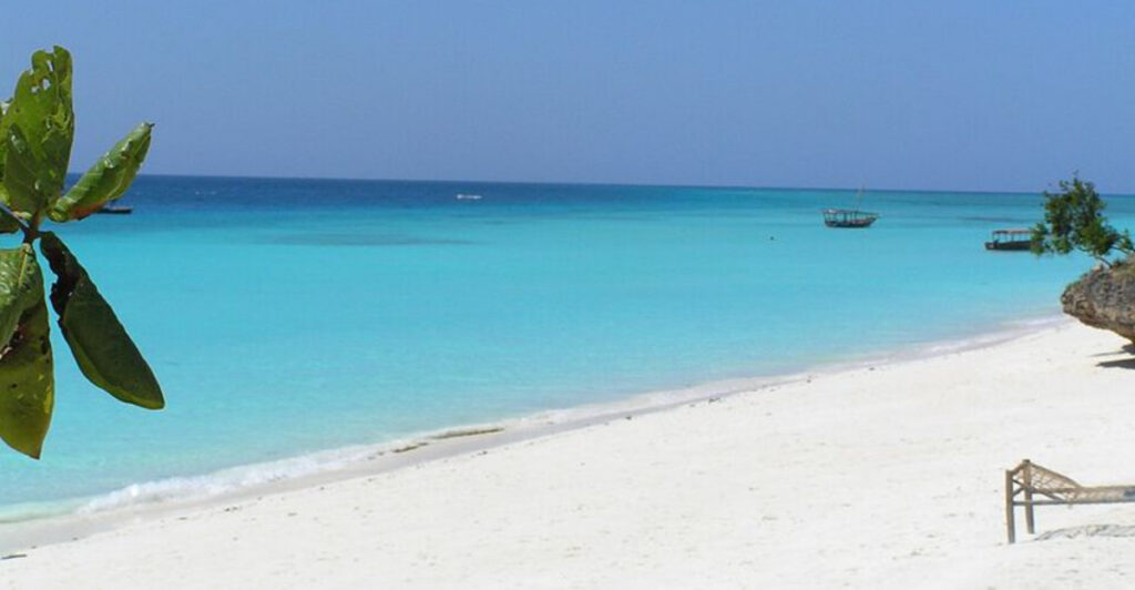 Beaches, Islands, and Hot-Weather Havens for Sun Chasers