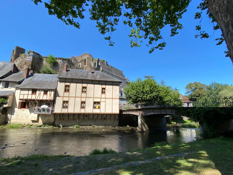 Ségur-le-Château — Riverside Medieval Beauty