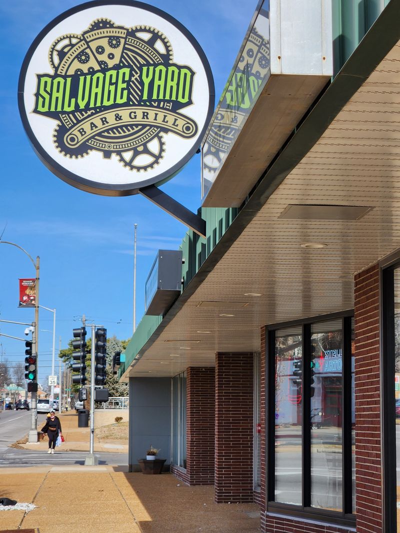 Salvage Yard Bar & Grill - St. Louis