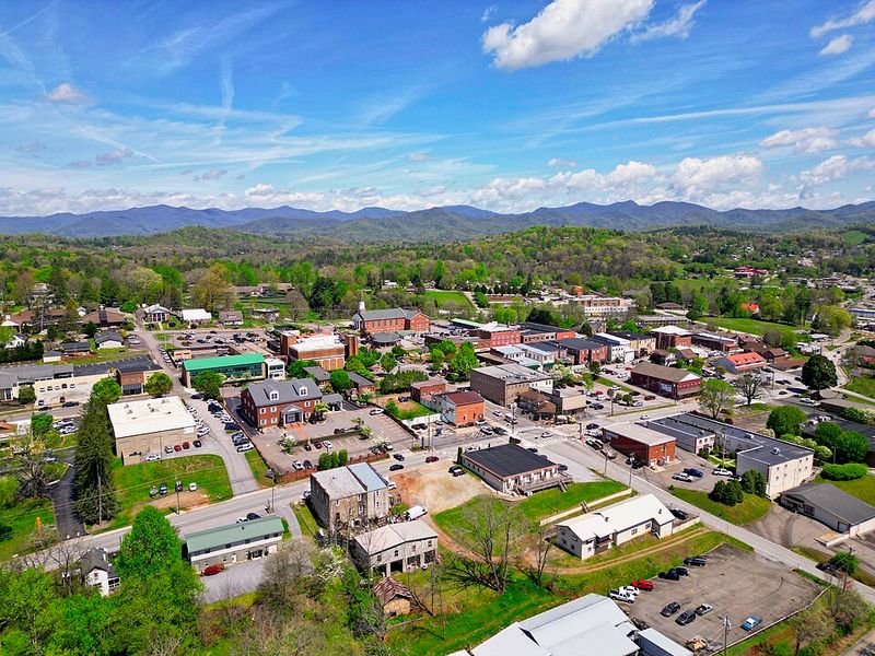 Franklin, North Carolina — Outdoor Paradise & Small-Town Warmth