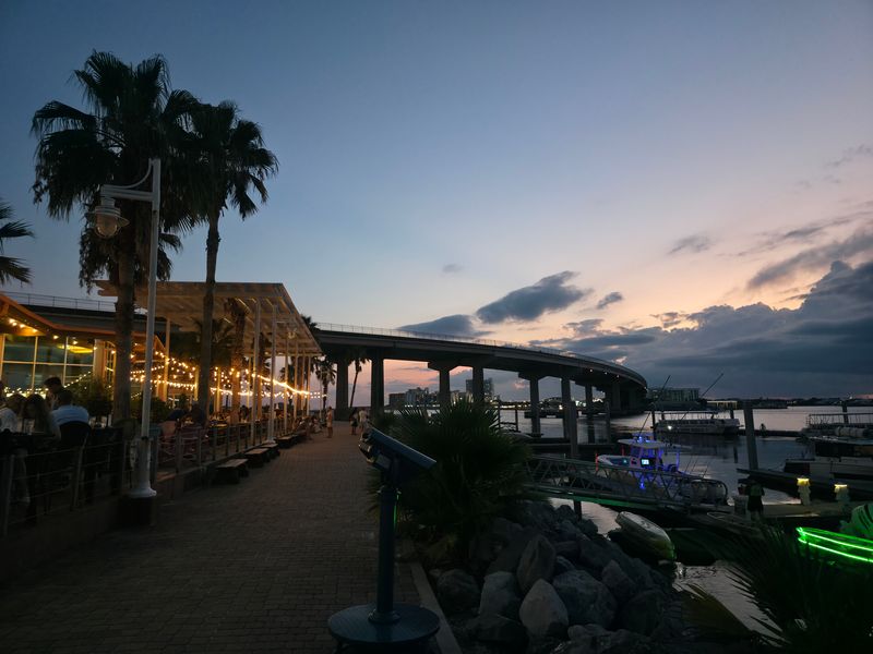 Sunset Views That Turn Dinner into a Show