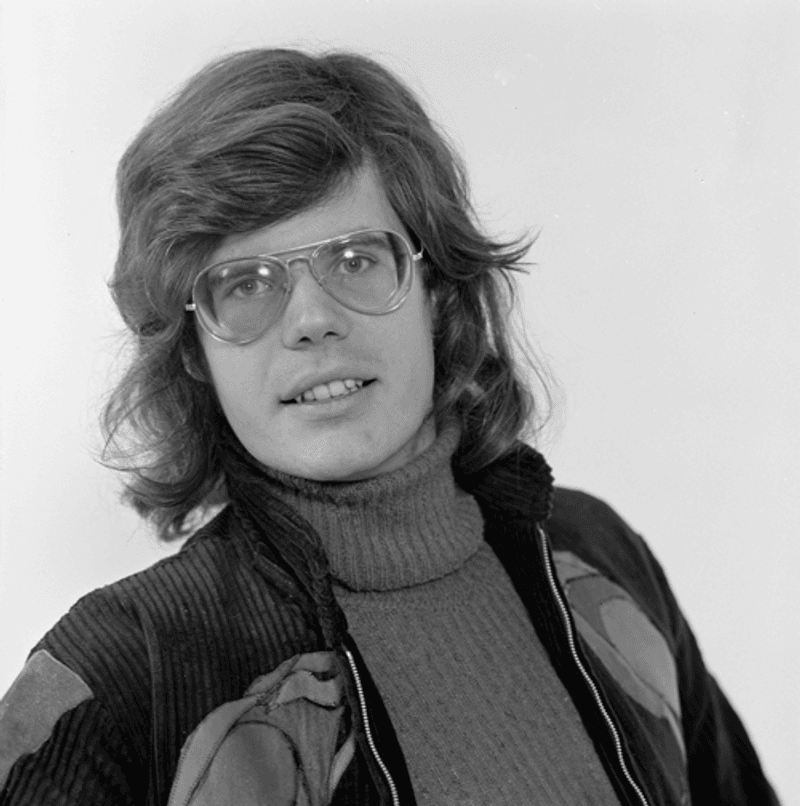 Oversized tinted aviator glasses (in neon hues)