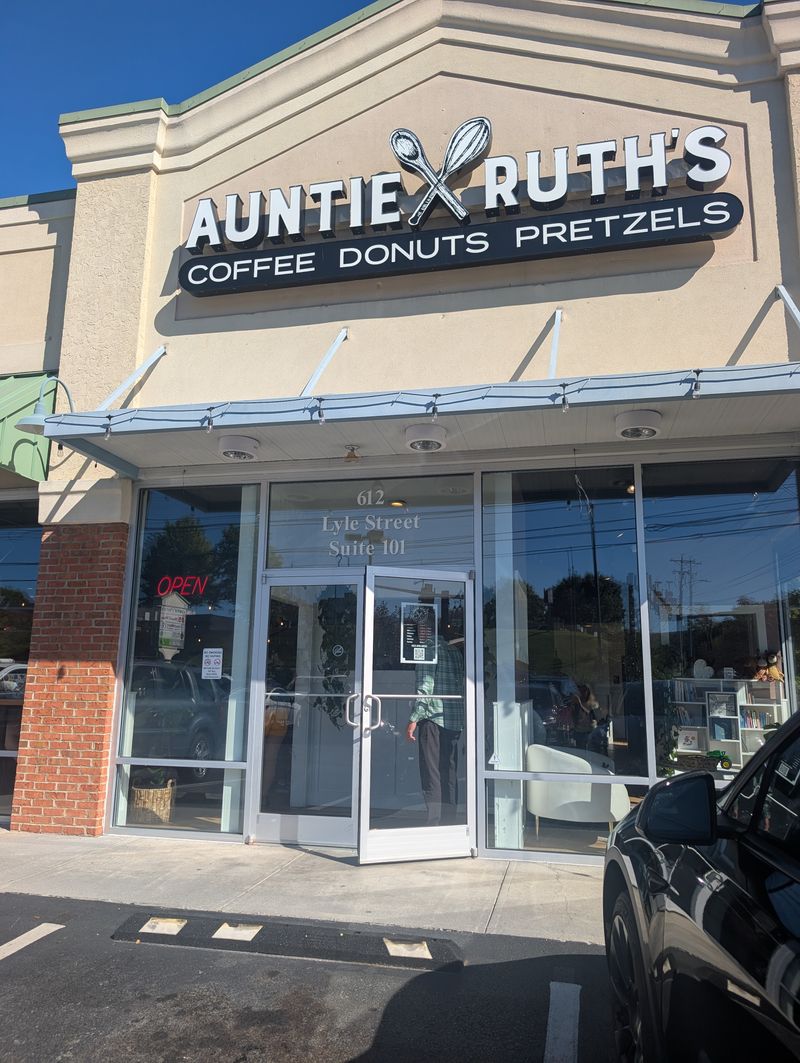 Parking, Lines, and Local Tips