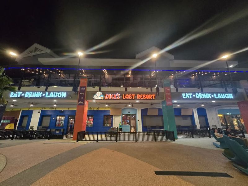 Dick’s Last Resort – Orlando, FL (known for interactive service and atmosphere)