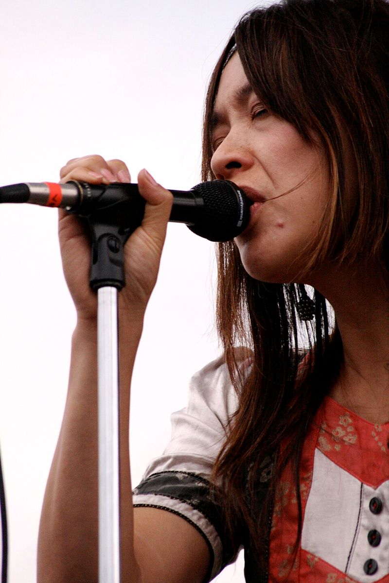 Kazu Makino (Blonde Redhead)