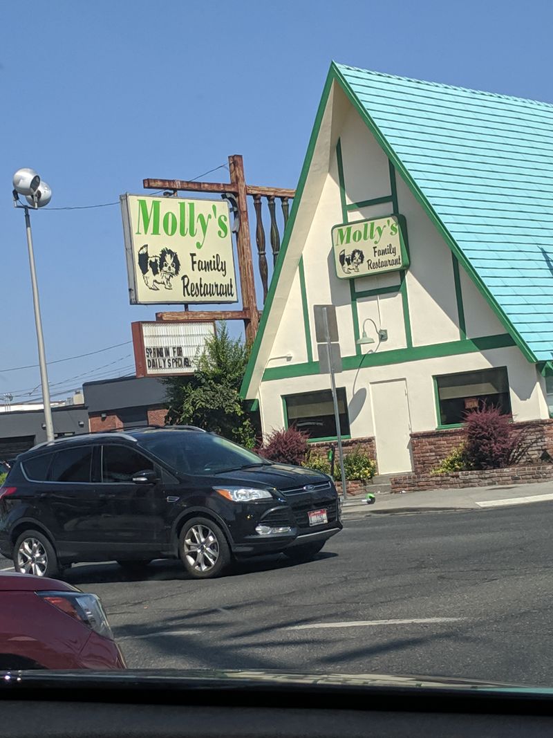 Molly's Family Restaurant: Classic Comfort Daily