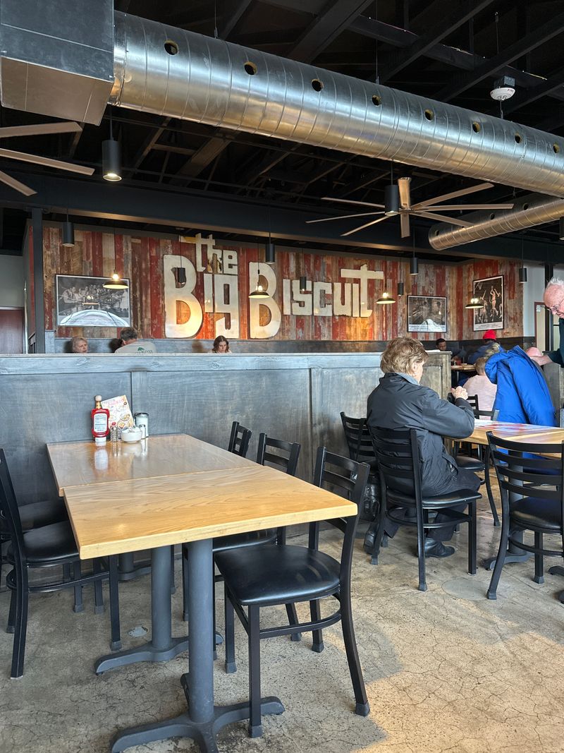 Insider Tips: Timing, Portions, and What to Order First