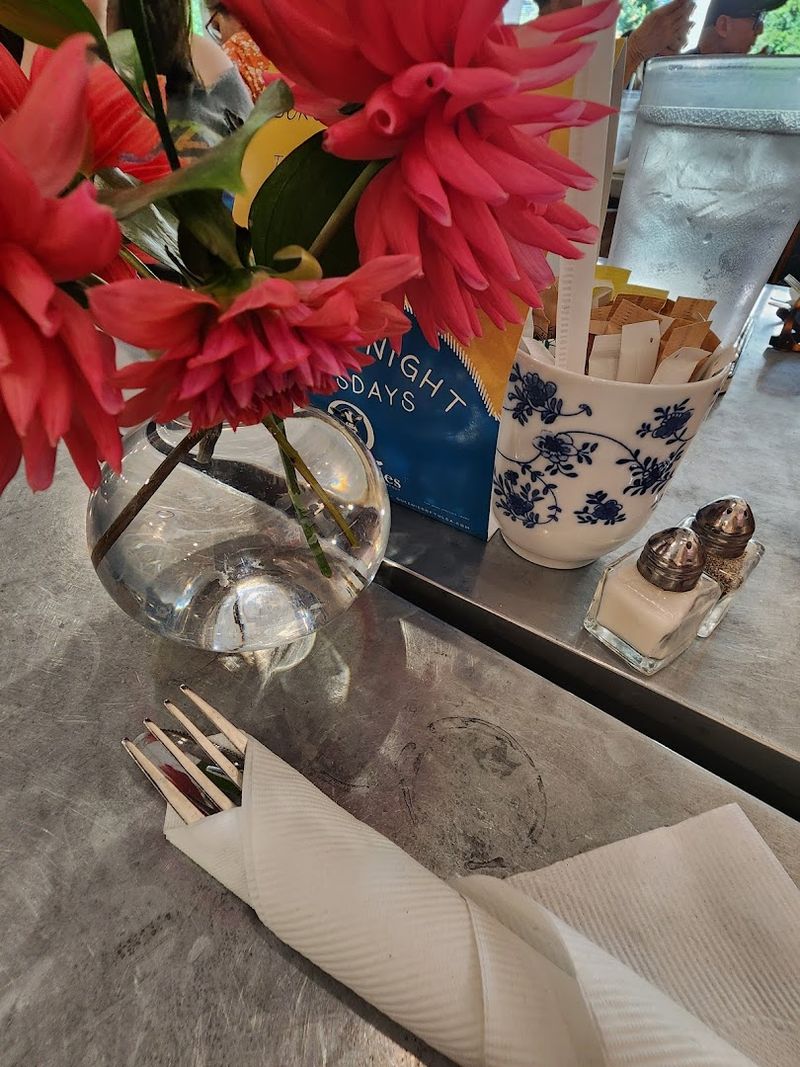 Service That Balances Efficiency with Warmth