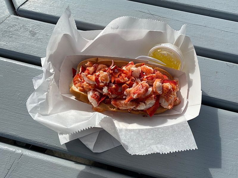 Connecticut – Lobster Roll (Warm with Butter)