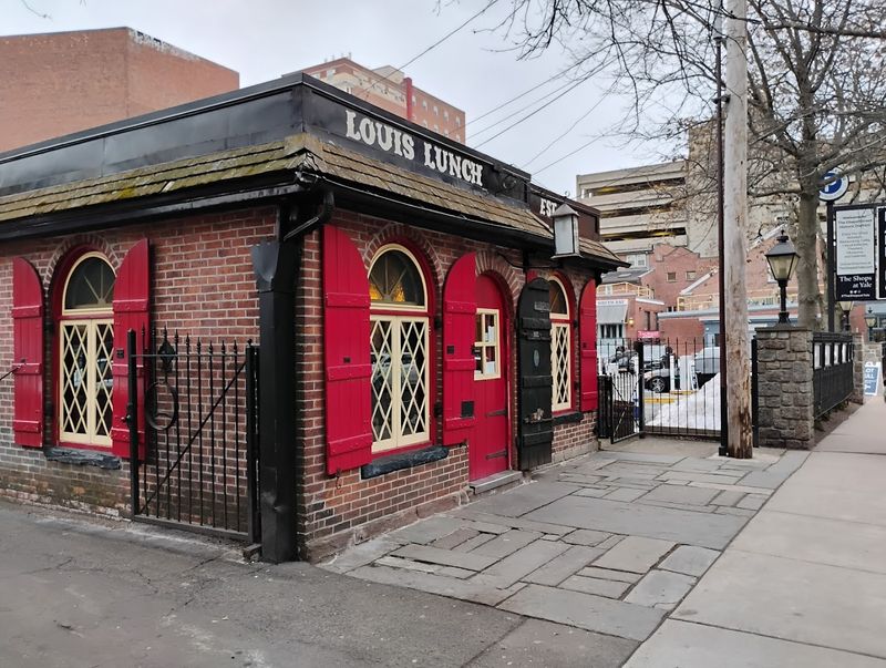 Connecticut – Louis’ Lunch (New Haven)