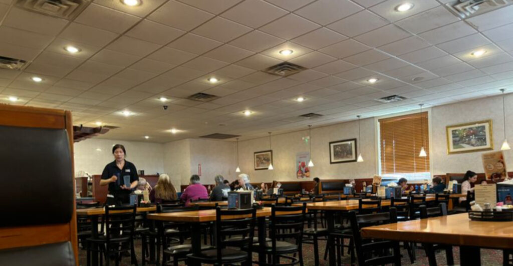 Connecticut: This Buffet Built Its Reputation on Maryland Crabs