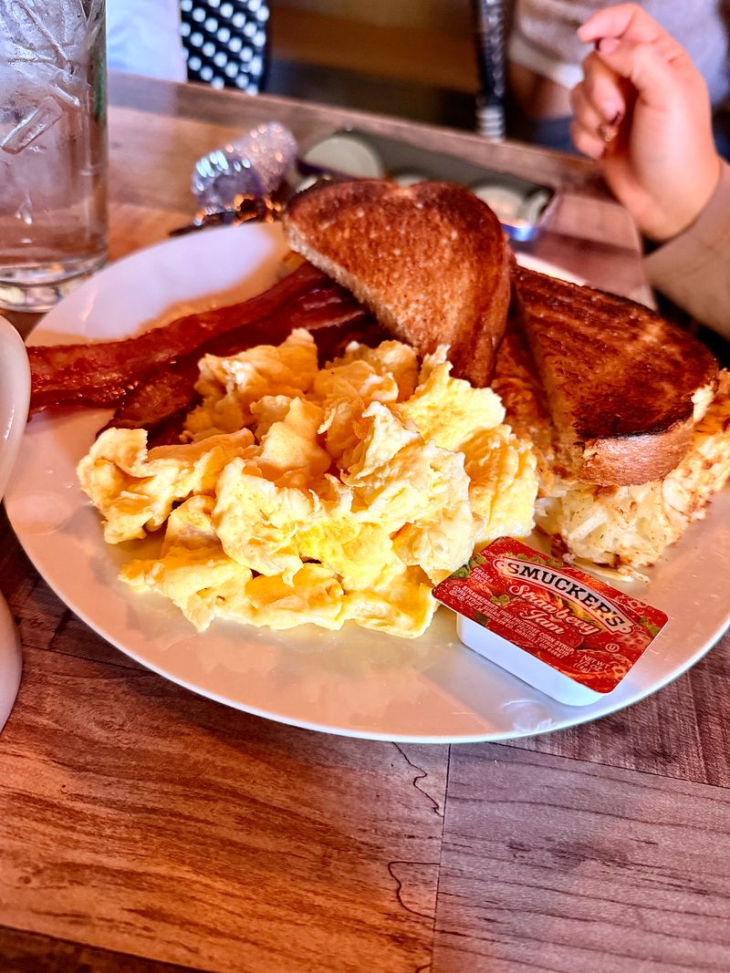 Chaps Diner & Bakery: Weekend Breakfast Perfection