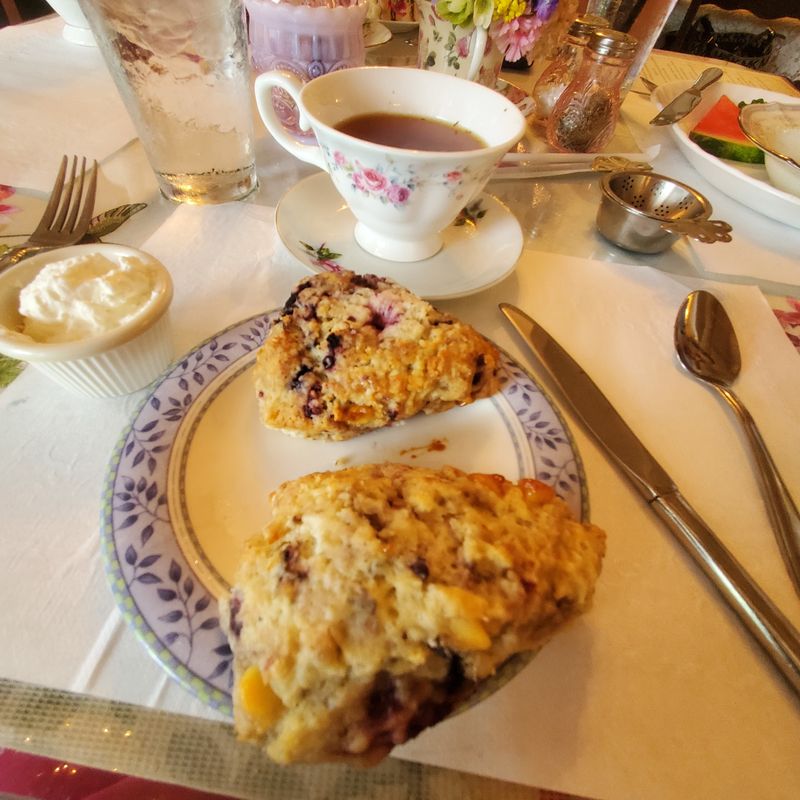 Scones That Behave Like Little Celebrities