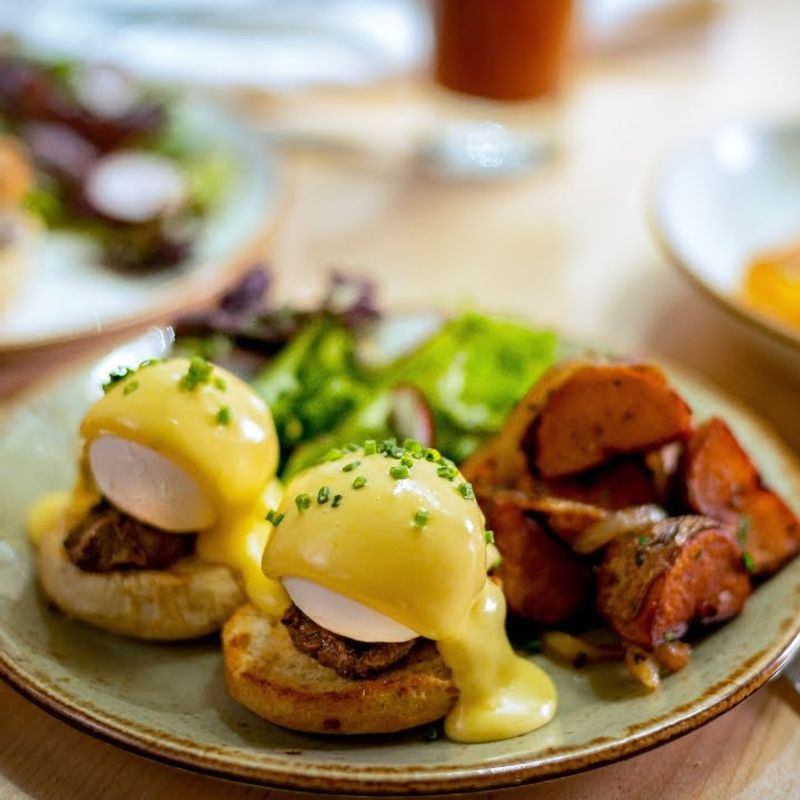 Weekend Brunch That Brings the Crowds