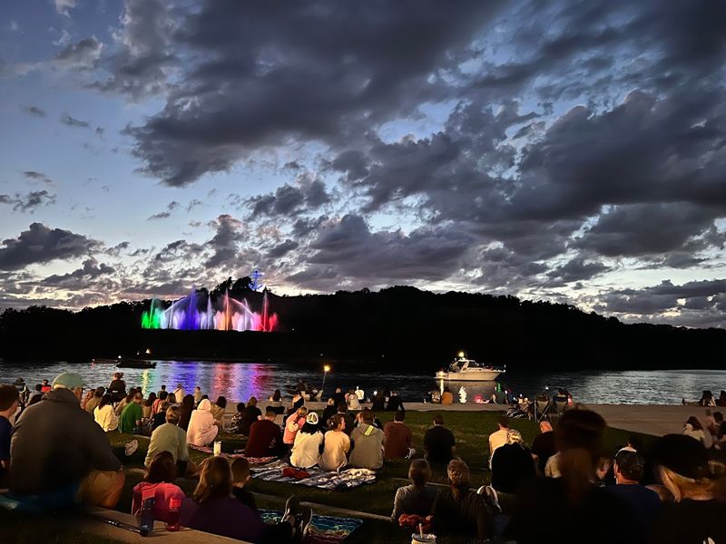 Grand Haven Musical Fountain, Grand Haven