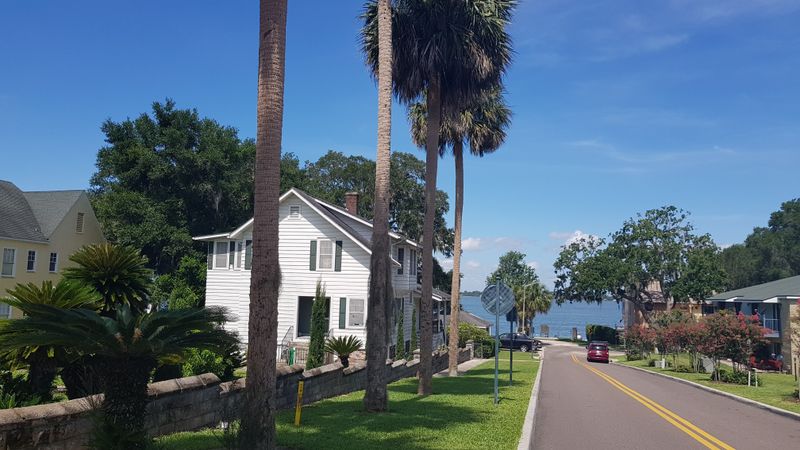 Neighborhood Vibe: Bungalows, Porches, and Walkability