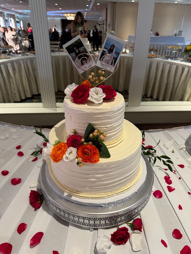 Wedding Cakes Done with Real Care