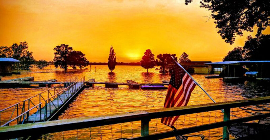 Dine by the Water at This Oklahoma Spot With Picture-Perfect Sunset Views