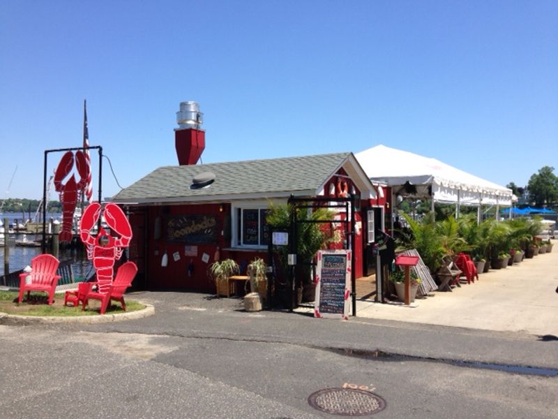 Boondocks Fishery & Grill (Red Bank) - River breezes, seafood, and dog-friendly outdoor tables