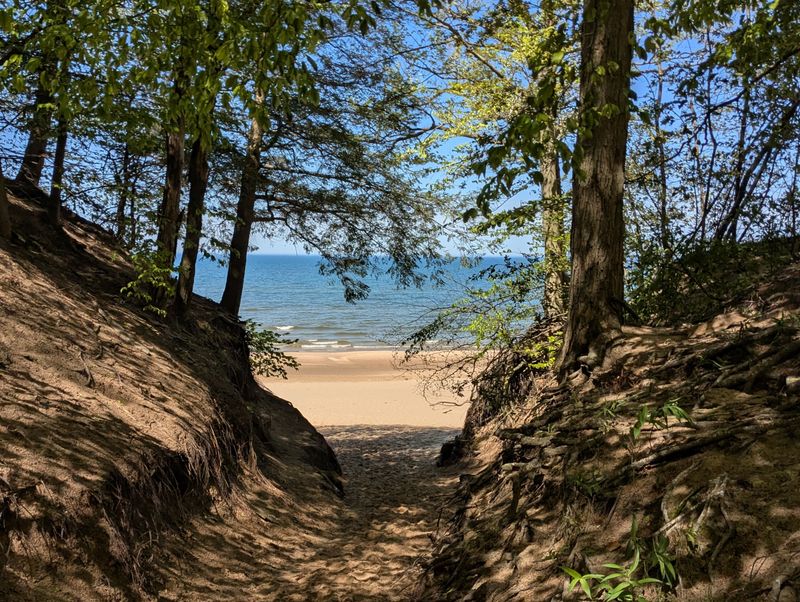 Saugatuck Dunes State Park – Saugatuck
