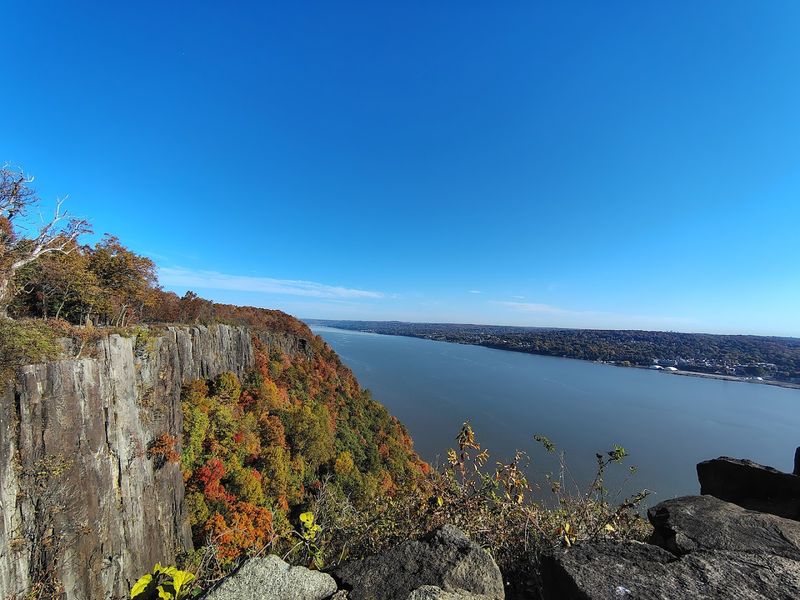 Views Along the Way: What the Palisades Ridge Delivers